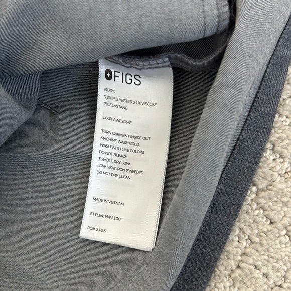 Figs “Casma” scrub top TECHNICAL V NECK  GRAPHITE grey gray 2453 - Picture 8 of 8